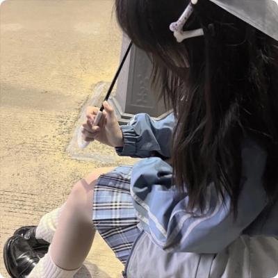 踉跄女孩